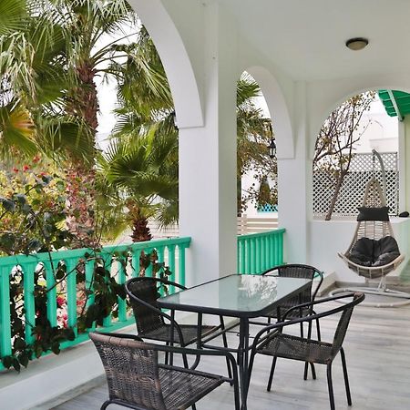 Kamari Beach Houses With Balcony And Garden エクステリア 写真