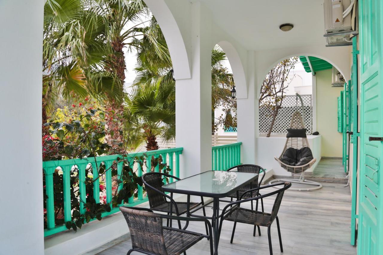 Kamari Beach Houses With Balcony And Garden エクステリア 写真
