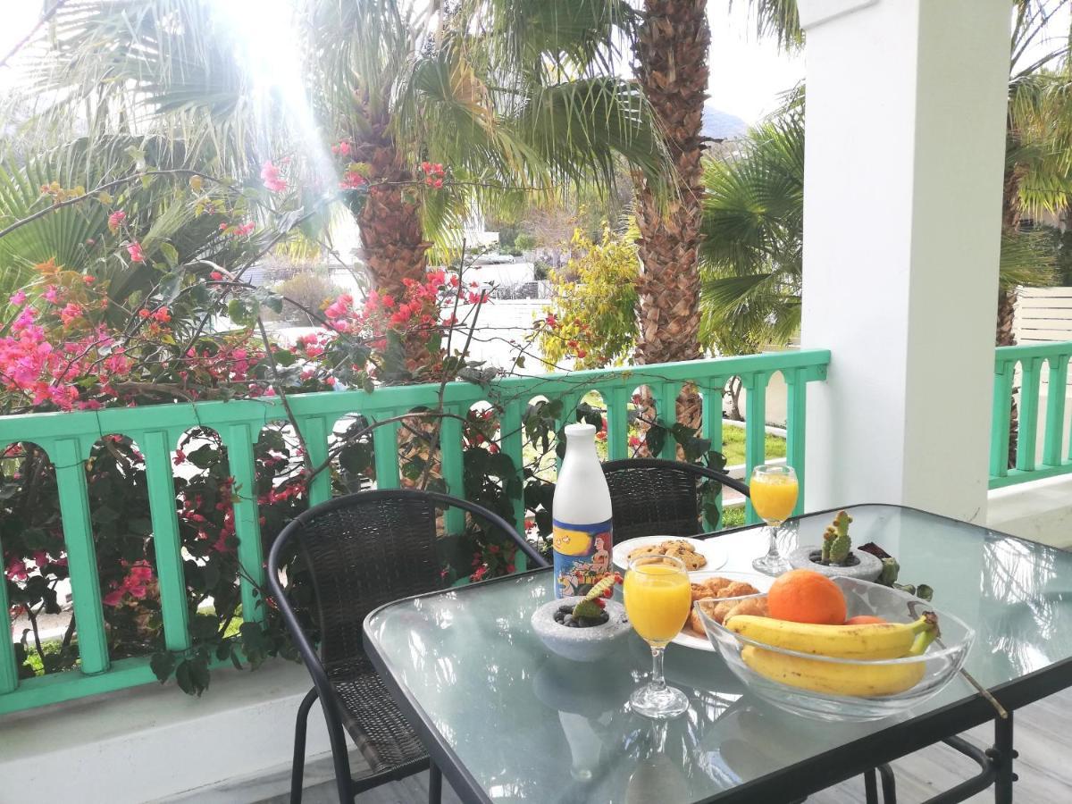 Kamari Beach Houses With Balcony And Garden エクステリア 写真