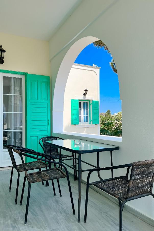 Kamari Beach Houses With Balcony And Garden エクステリア 写真